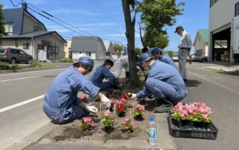 地域の清掃活動や花壇整備