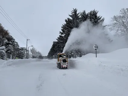 小型ロータリ除雪車